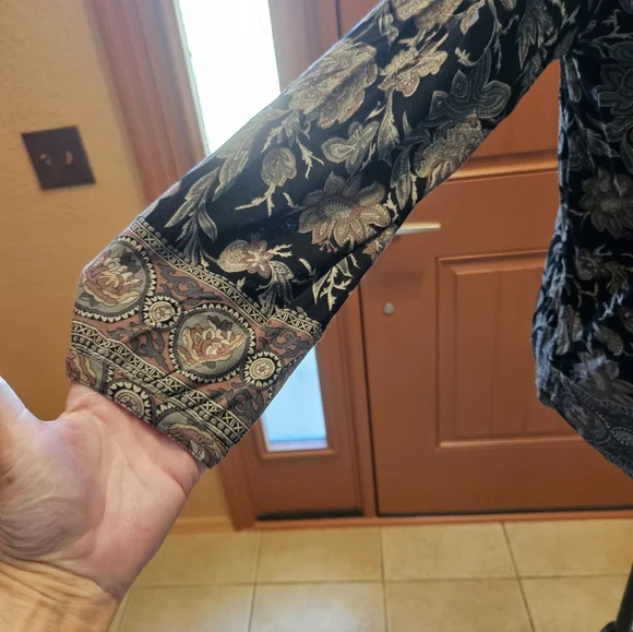 Lucky Brand Women's Blouse - Picture 9 of 11